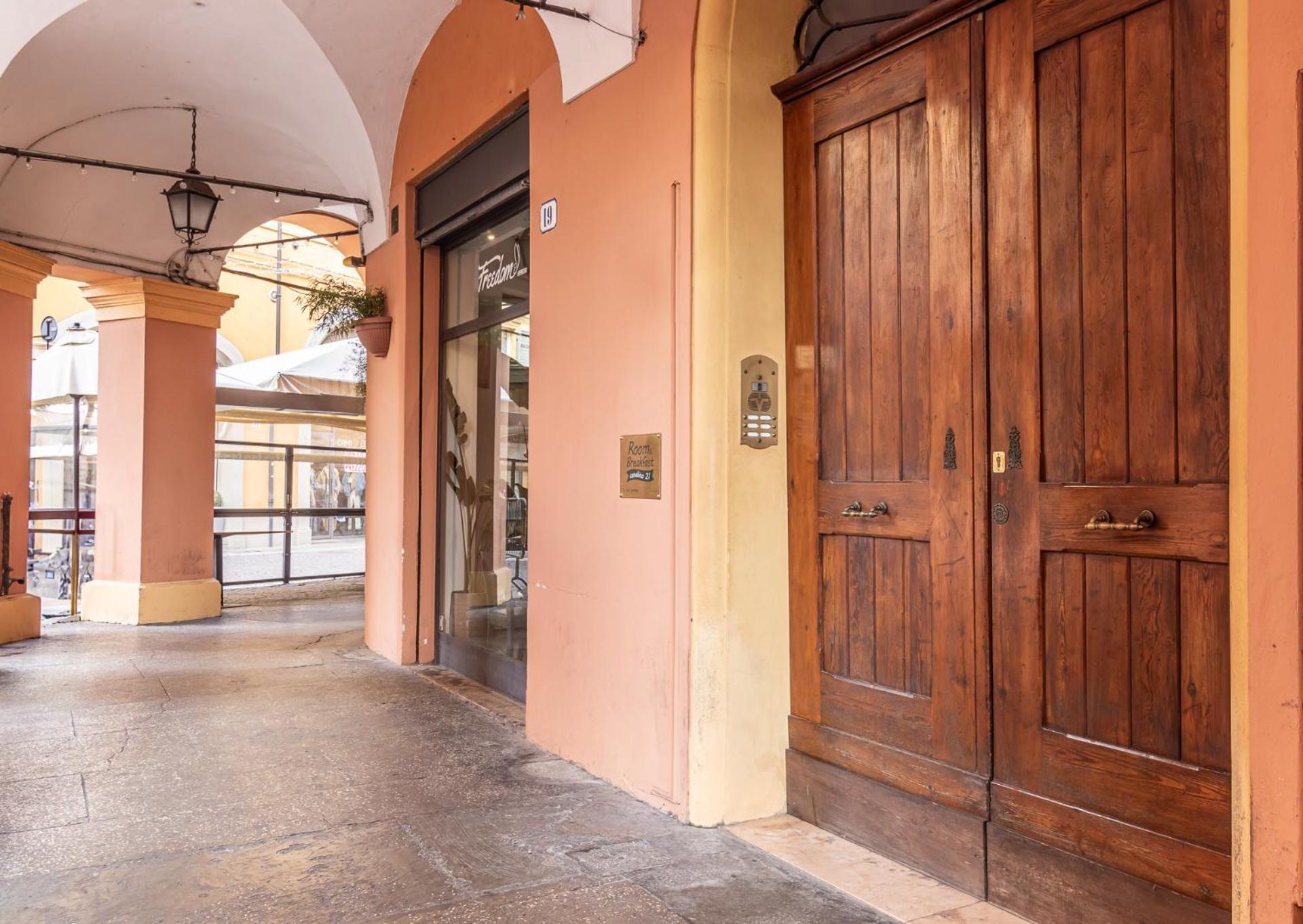 Room & Breakfast Canalino 21 Модена Екстериор снимка