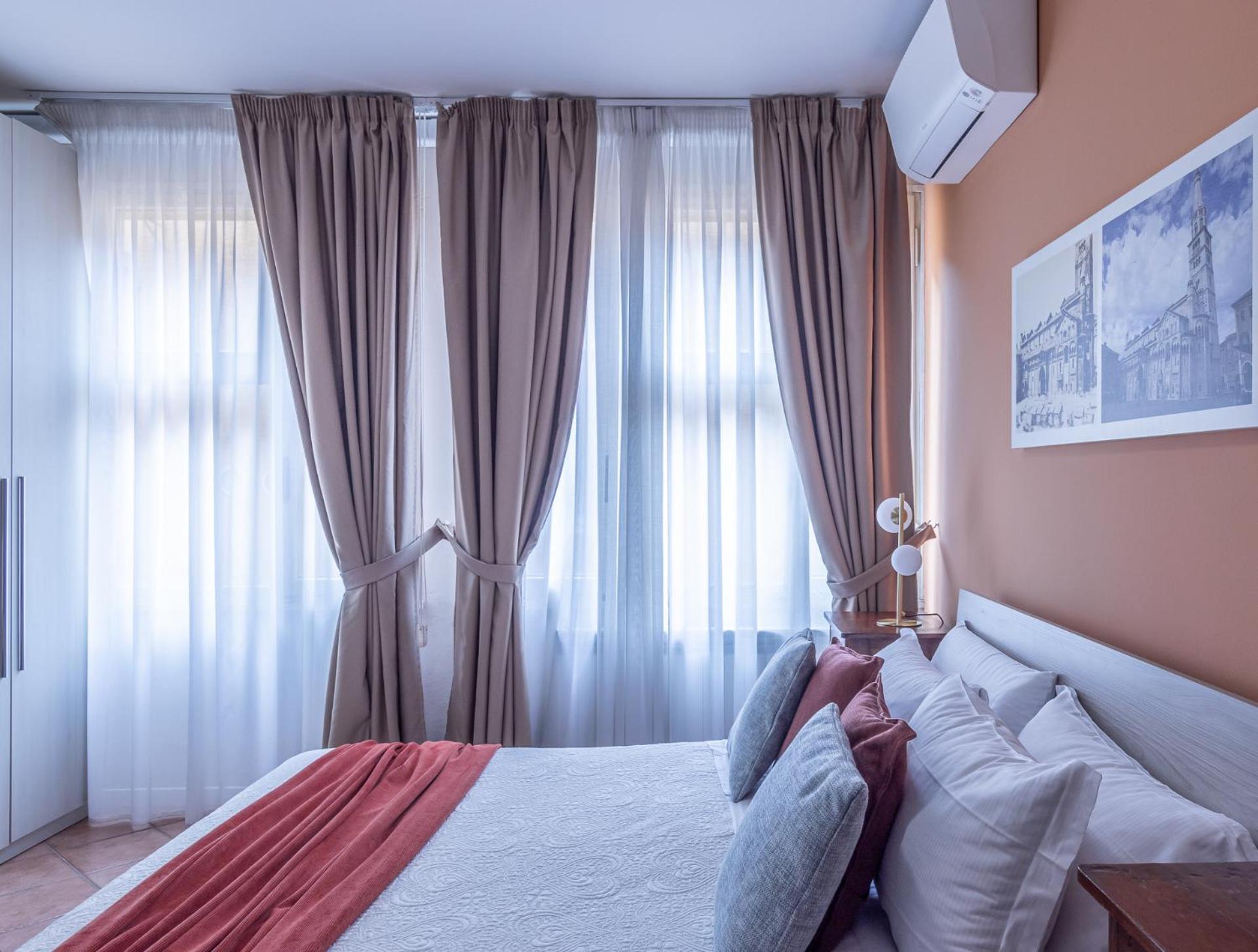 Room & Breakfast Canalino 21 Модена Екстериор снимка