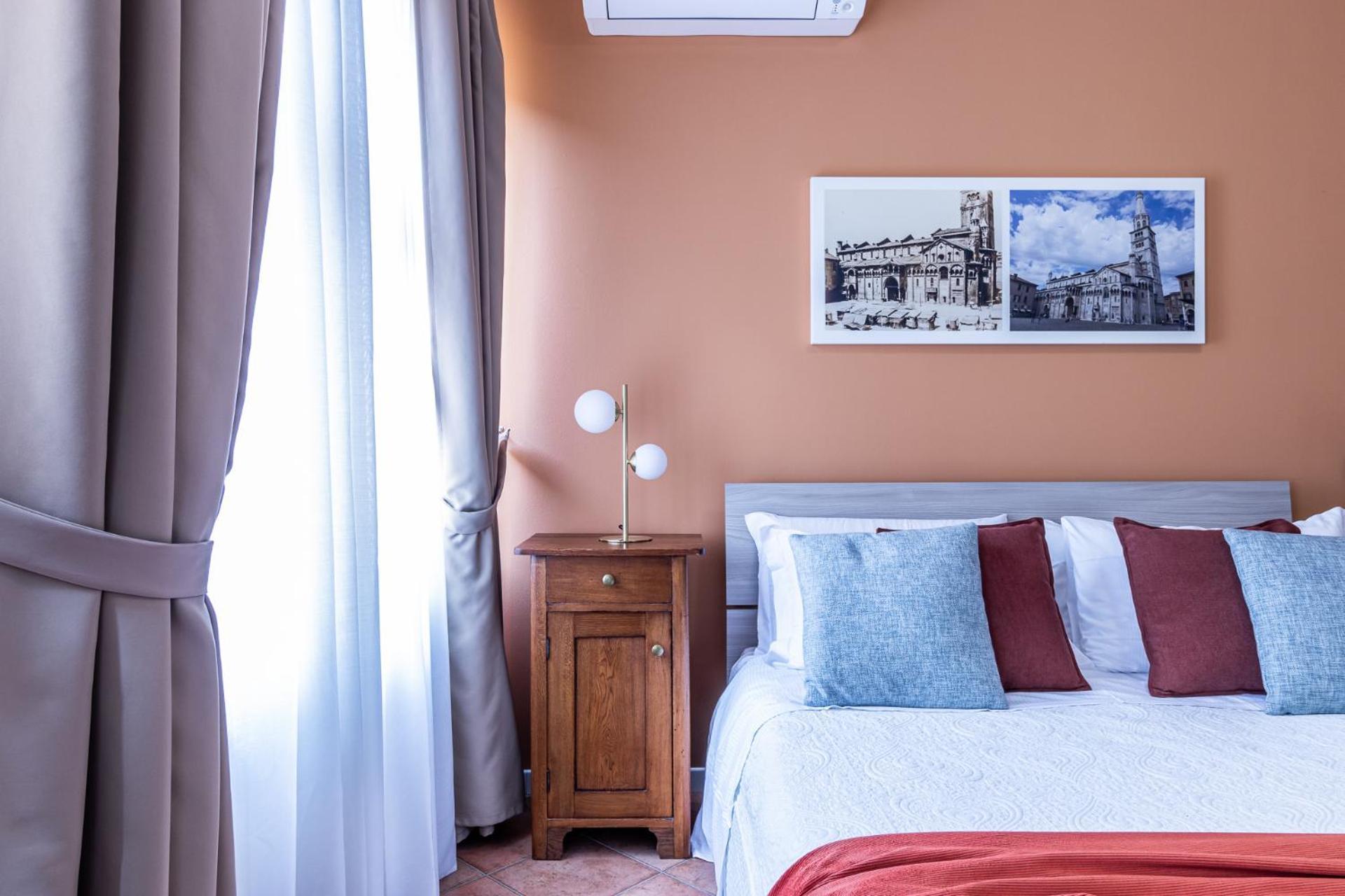 Room & Breakfast Canalino 21 Модена Екстериор снимка